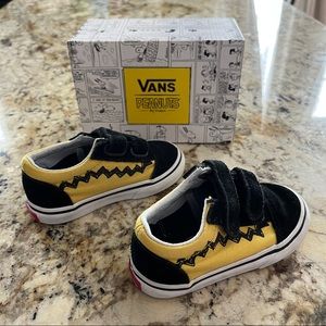 NWOT Vans x Peanuts toddler shoes size 6 with box.
